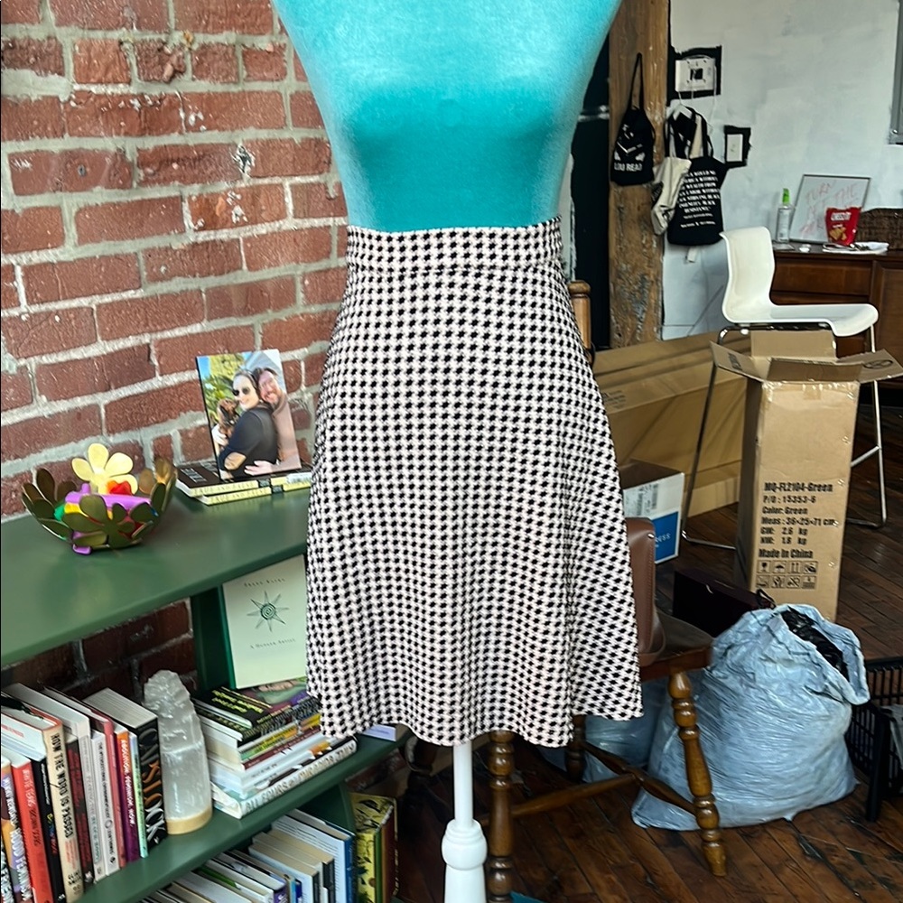 Stylish Black and Light Pink Houndstooth Skirt